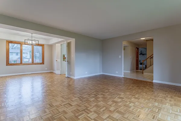 $600,000 | 544 Northampton Circle, Elk Grove Village, IL 60007