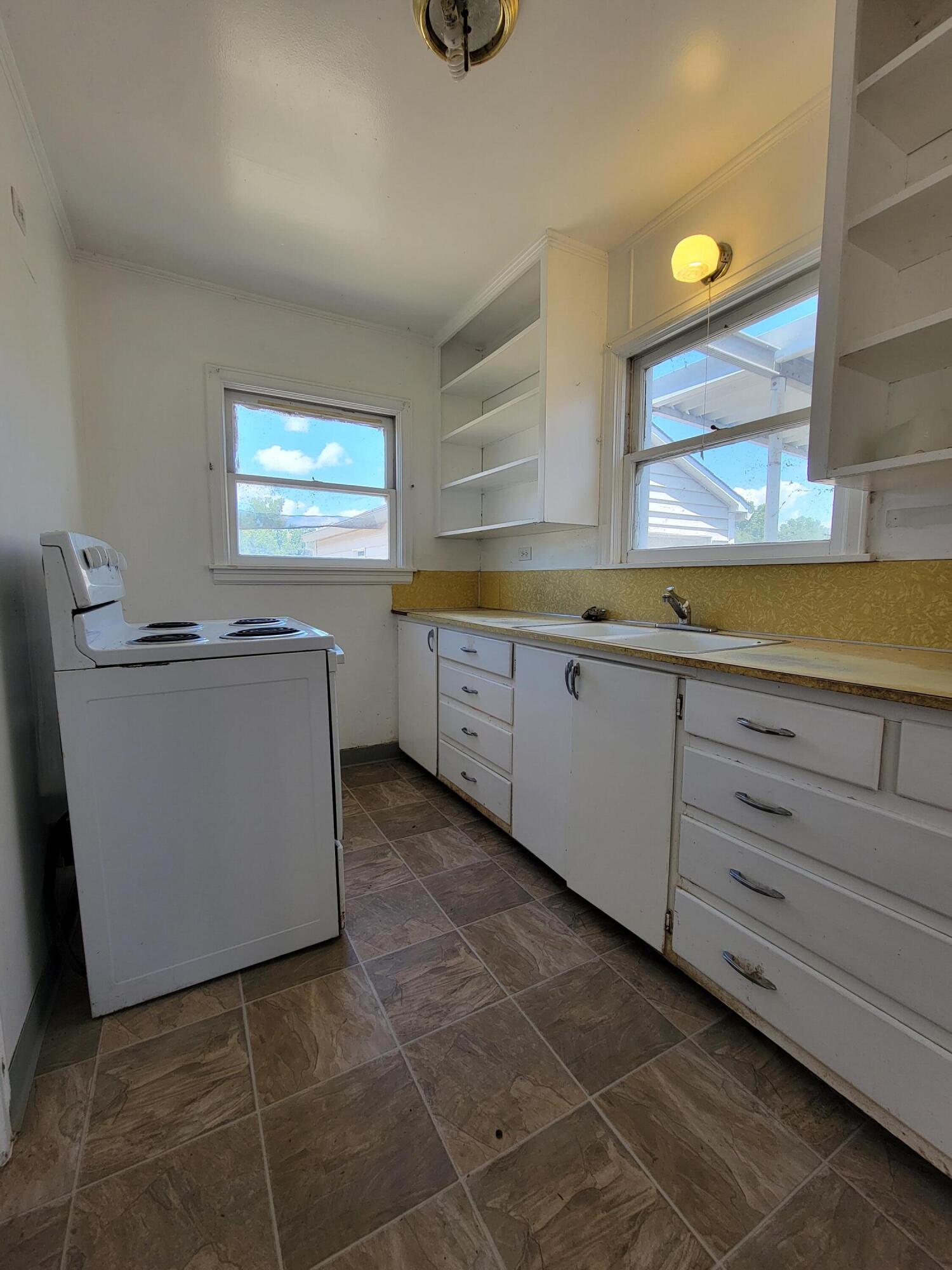 3940 Riverside Avenue Anderson, CA 96007 - Photo 7 of 15 Kitchen