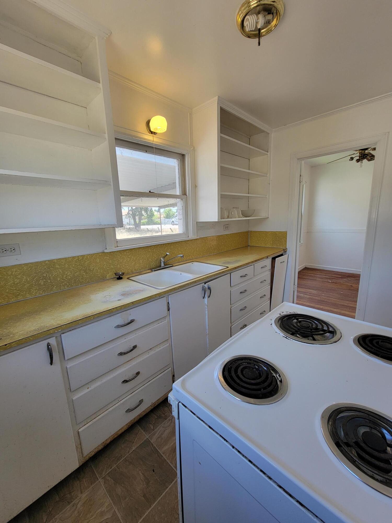 3940 Riverside Avenue Anderson, CA 96007 - Photo 8 of 15 Kitchen