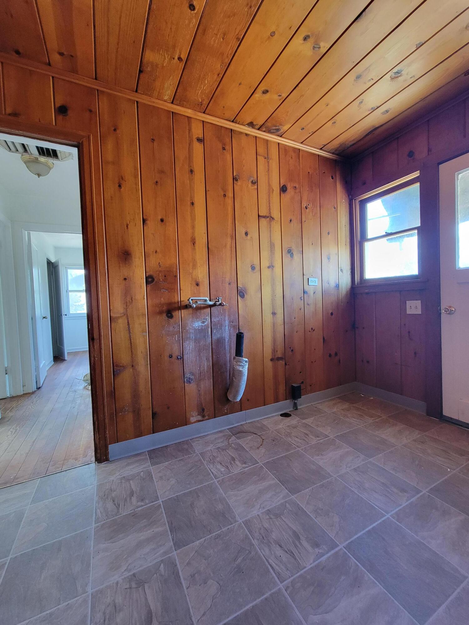 3940 Riverside Avenue Anderson, CA 96007 - Photo 10 of 15 Laundry hookups