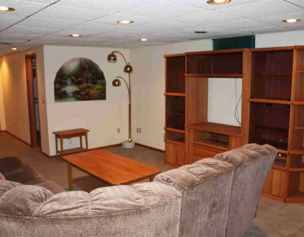 1030 North Linden Road Flint, MI 48532 - Photo 34 of 57 21304686-33.JPG