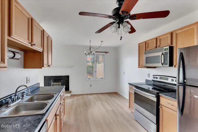 $285,000 | 20 Heartwood Court, Clifton Park, NY 12065