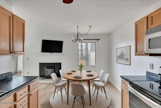 $285,000 | 20 Heartwood Court, Clifton Park, NY 12065