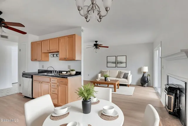 $285,000 | 20 Heartwood Court, Clifton Park, NY 12065