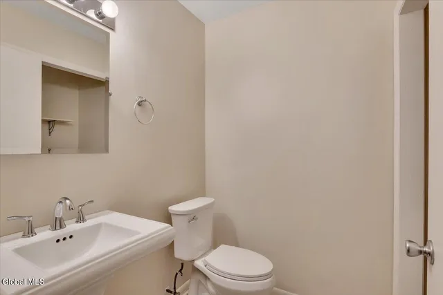 $285,000 | 20 Heartwood Court, Clifton Park, NY 12065