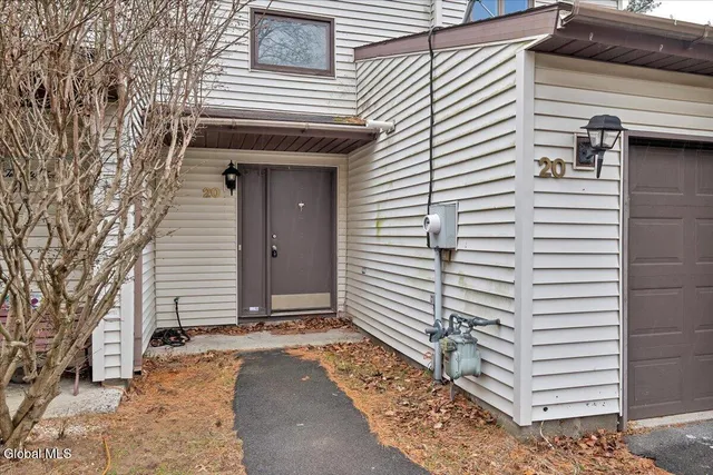 $285,000 | 20 Heartwood Court, Clifton Park, NY 12065