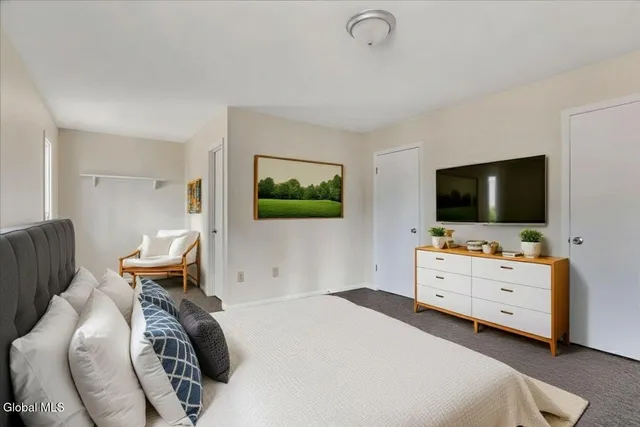 $285,000 | 20 Heartwood Court, Clifton Park, NY 12065