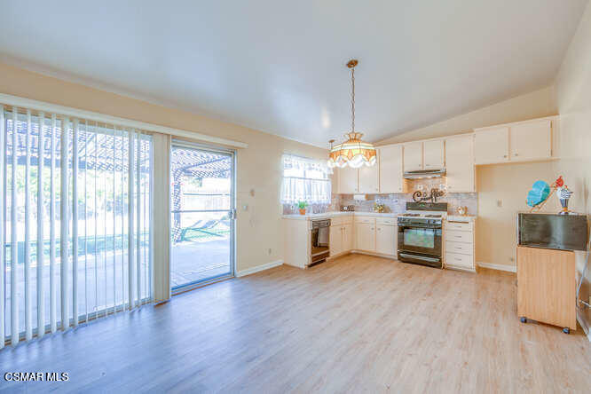 14443 East Rutger Circle Moorpark, CA 93021 - Photo 3 of 20 14443 E Rutger Cir Moorpark CA-small-008