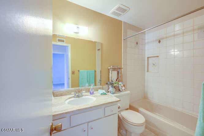 14443 East Rutger Circle Moorpark, CA 93021 - Photo 8 of 20 14443 E Rutger Cir Moorpark CA-small-014