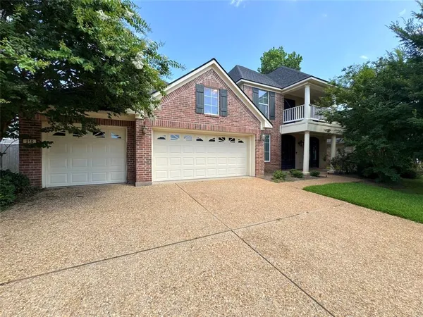 $2,700 | 210 Captain H. M. Shreve Boulevard, Shreveport, LA 71115