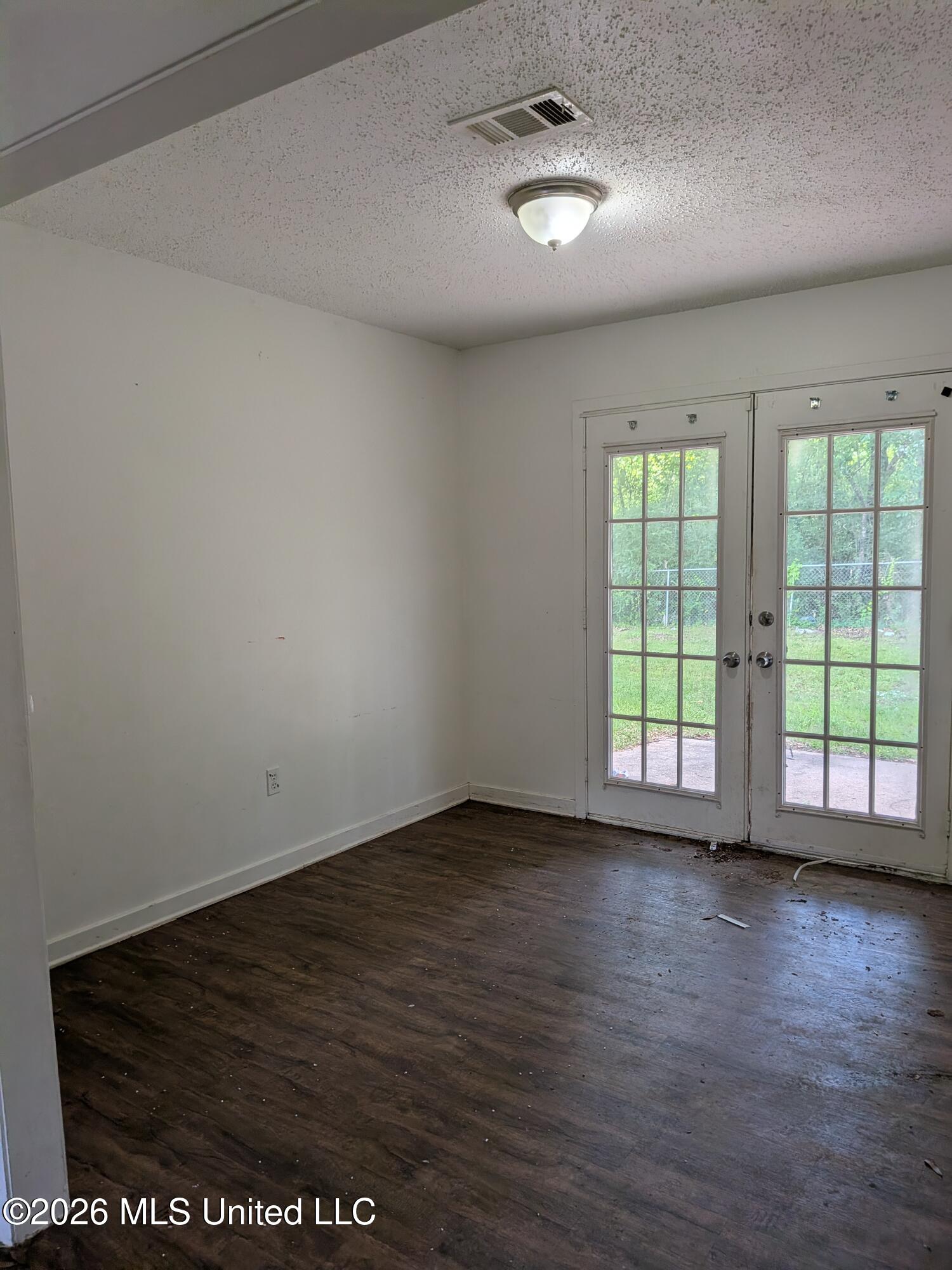 5365 Wynndyke Circle Jackson, MS 39209 - Photo 6 of 23 walkthrough-photo-9