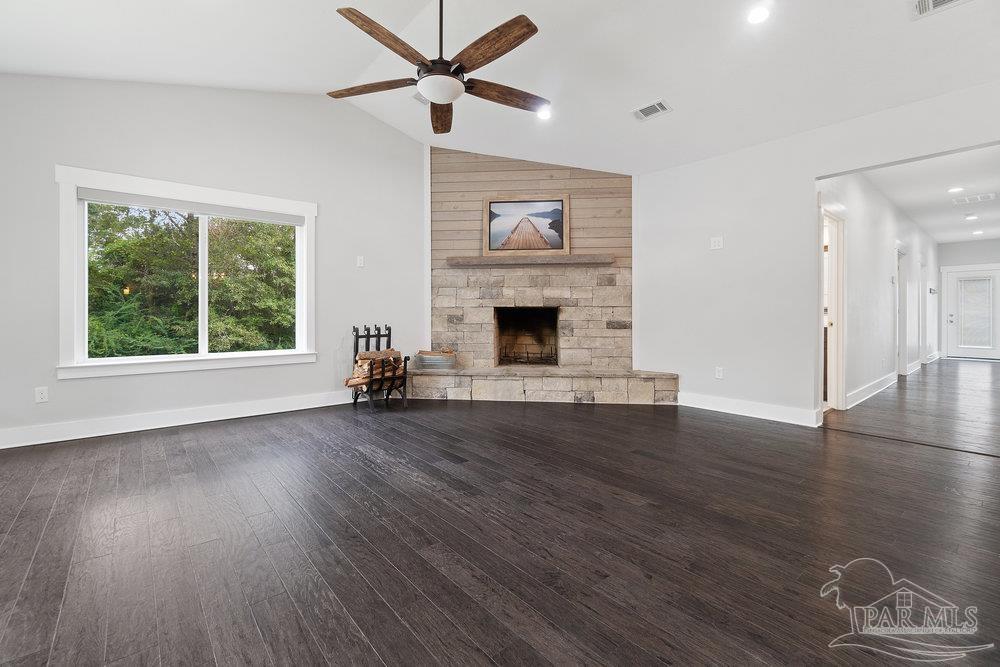 929 Upland Road Cantonment, FL 32533 - Photo 9 of 38 Gallery Image 9