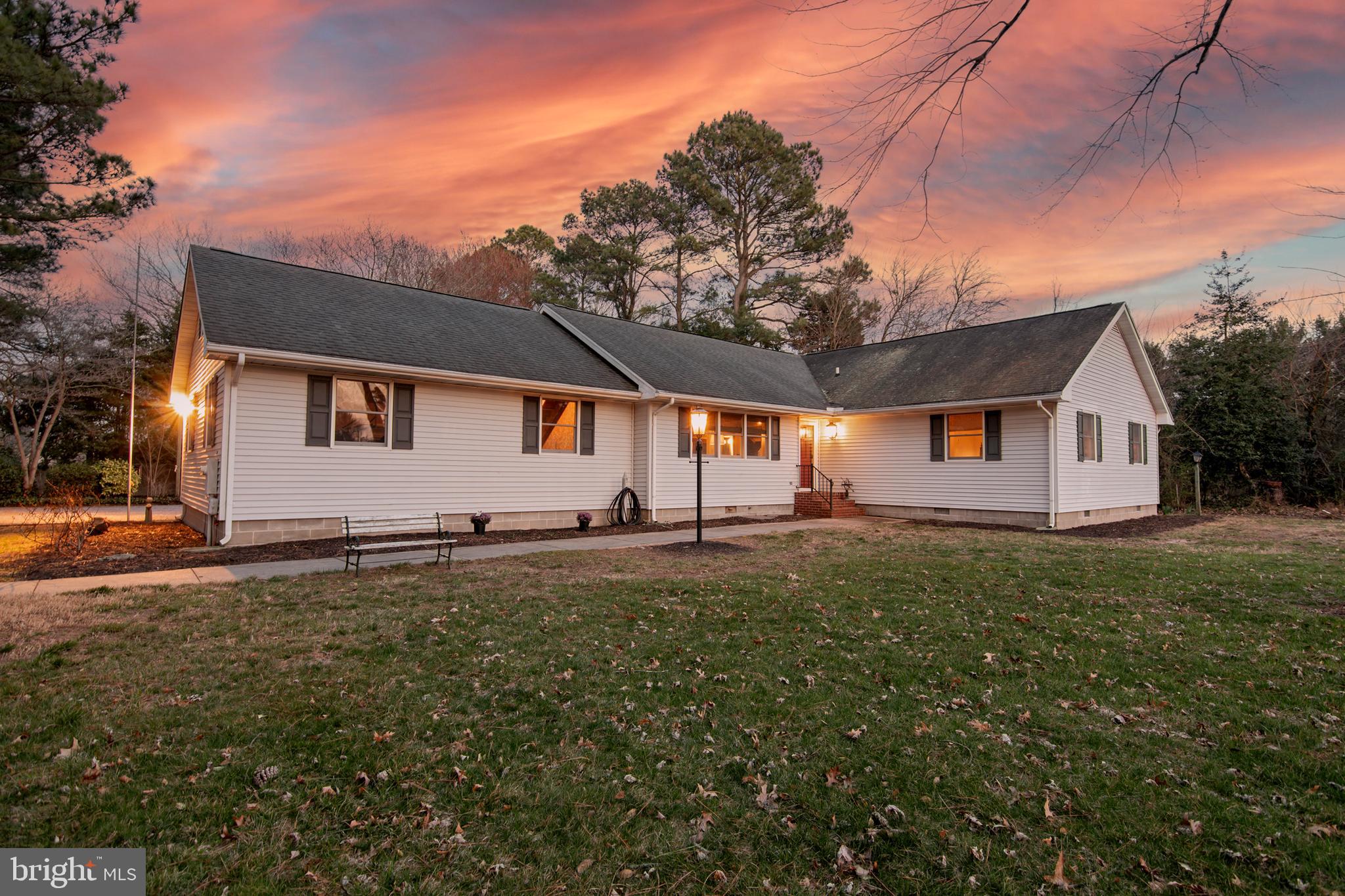5529 Whitehall Road Cambridge, MD 21613 - Photo 8 of 41 a backyard of a house with table and chairs