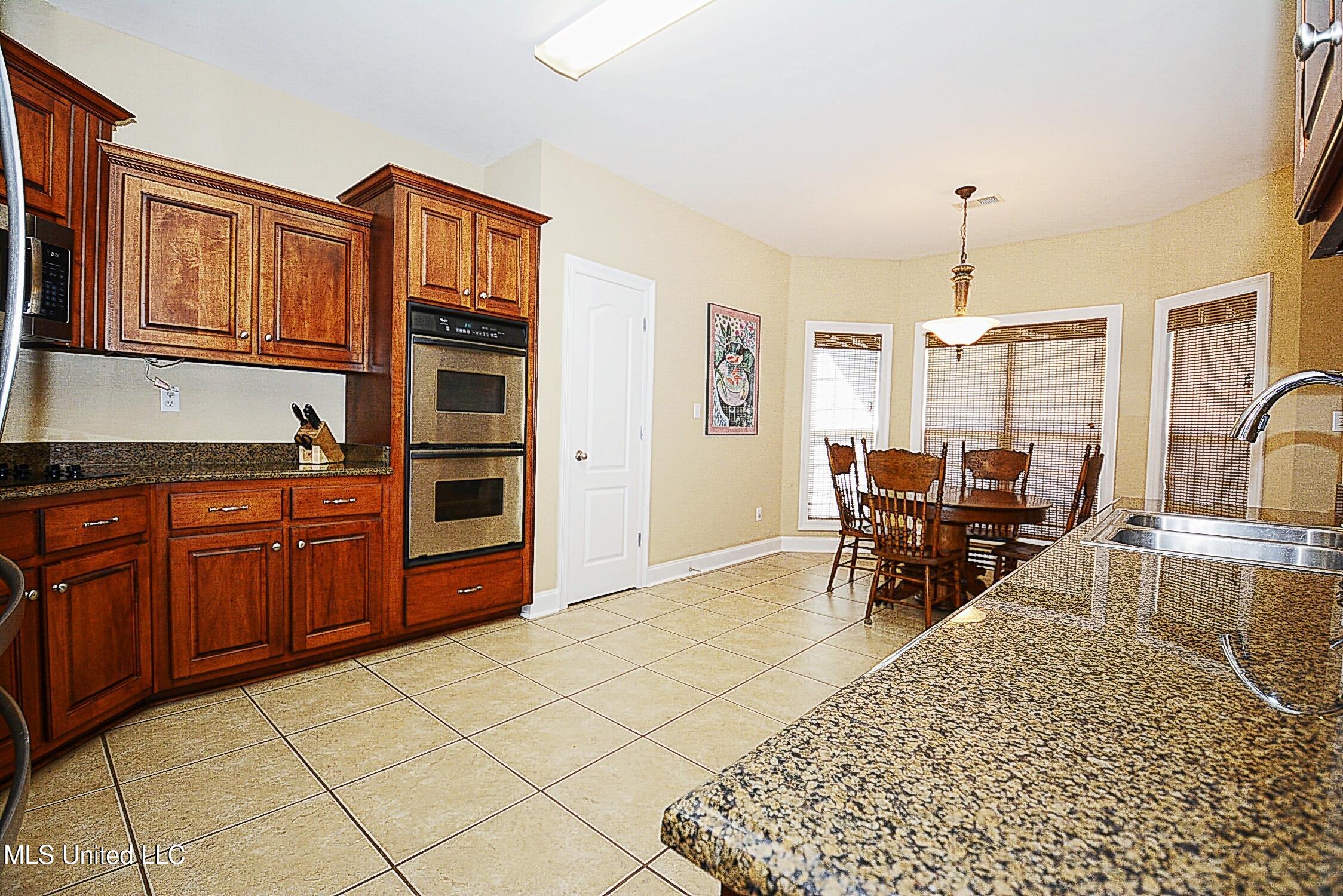 4051 Misty Oaks Lane Nesbit, MS 38651 - Photo 12 of 39 Kitchen and Breakfast