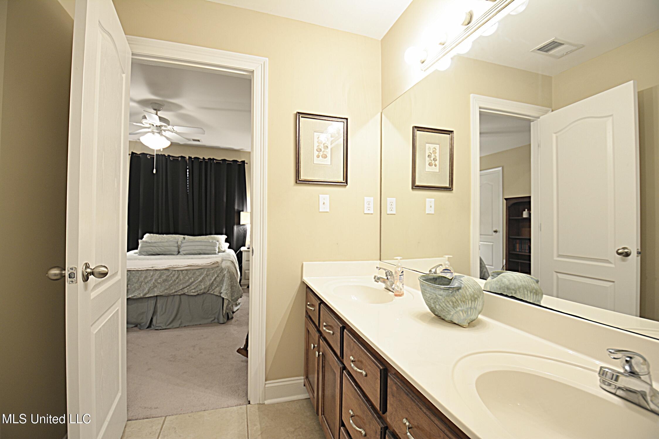 4051 Misty Oaks Lane Nesbit, MS 38651 - Photo 29 of 39 Bathroom 3 View into Bed 3
