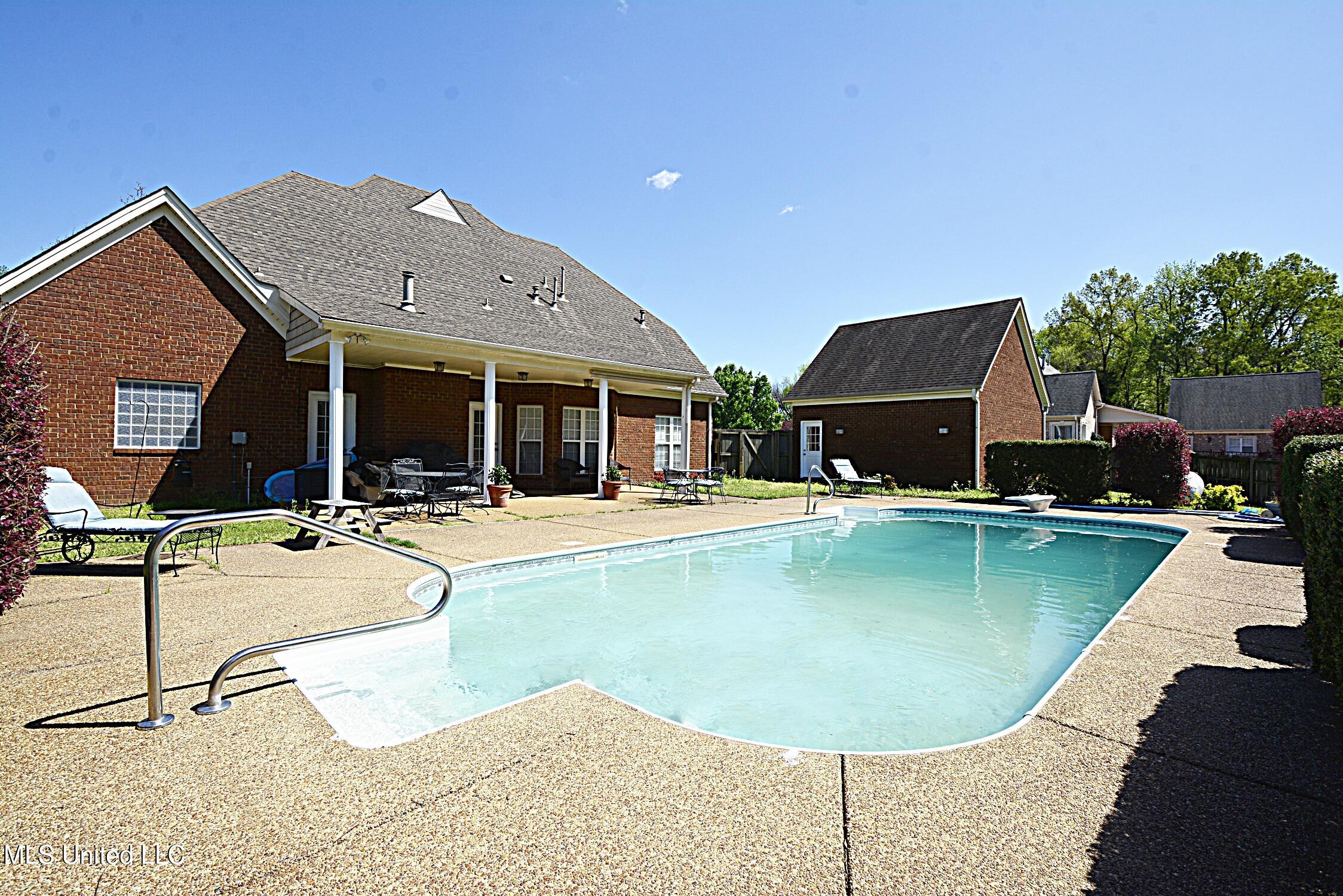 4051 Misty Oaks Lane Nesbit, MS 38651 - Photo 34 of 39 Pool
