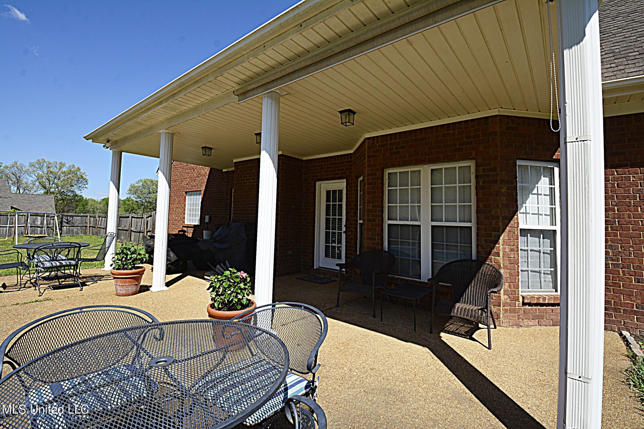 4051 Misty Oaks Lane Nesbit, MS 38651 - Photo 35 of 39 Back Porch