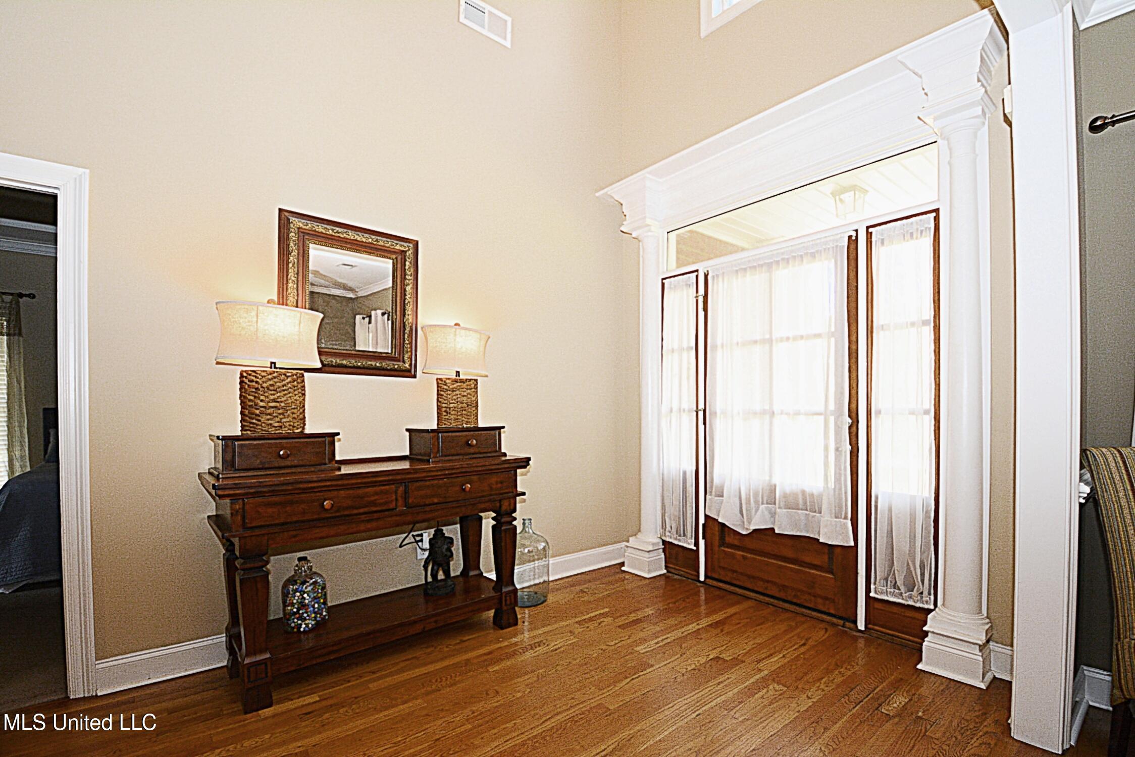 4051 Misty Oaks Lane Nesbit, MS 38651 - Photo 5 of 39 Foyer Entry