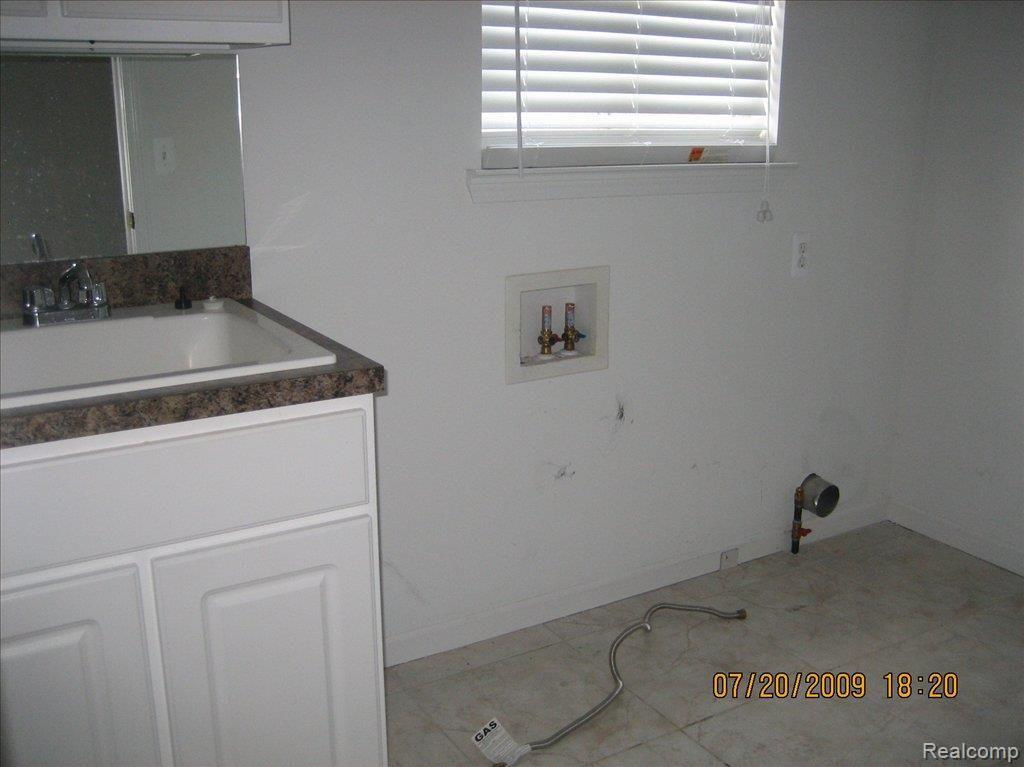50966 Nesting Ridge Drive Macomb, MI 48044 - Photo 17 of 17 Laundry Room