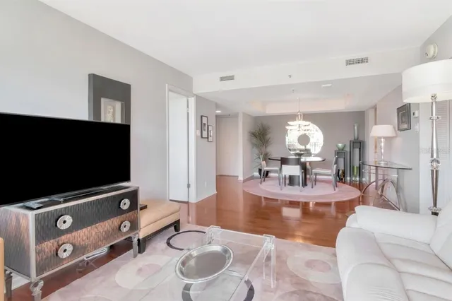 $359,000 | 3211 West Swann Avenue, Unit 410, Tampa, FL 33609