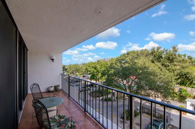 $359,000 | 3211 West Swann Avenue, Unit 410, Tampa, FL 33609