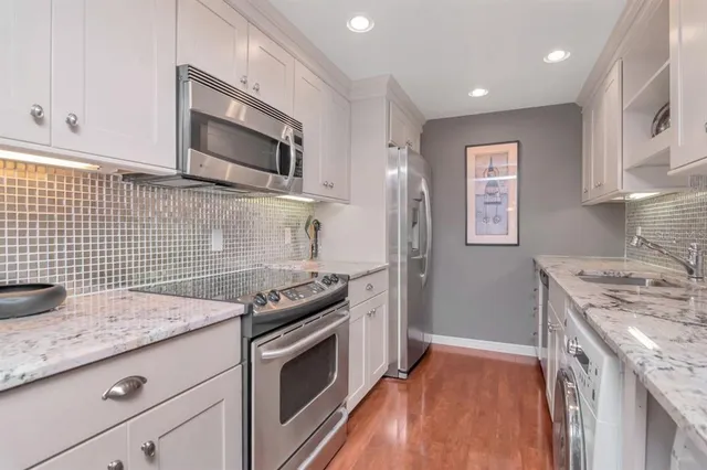 $359,000 | 3211 West Swann Avenue, Unit 410, Tampa, FL 33609