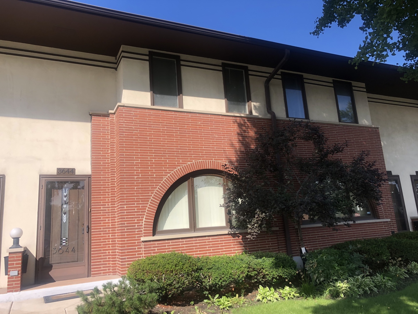 3644 Harlem Avenue Riverside, IL 60546 - Photo 1 of 35 a front view of a house with garden