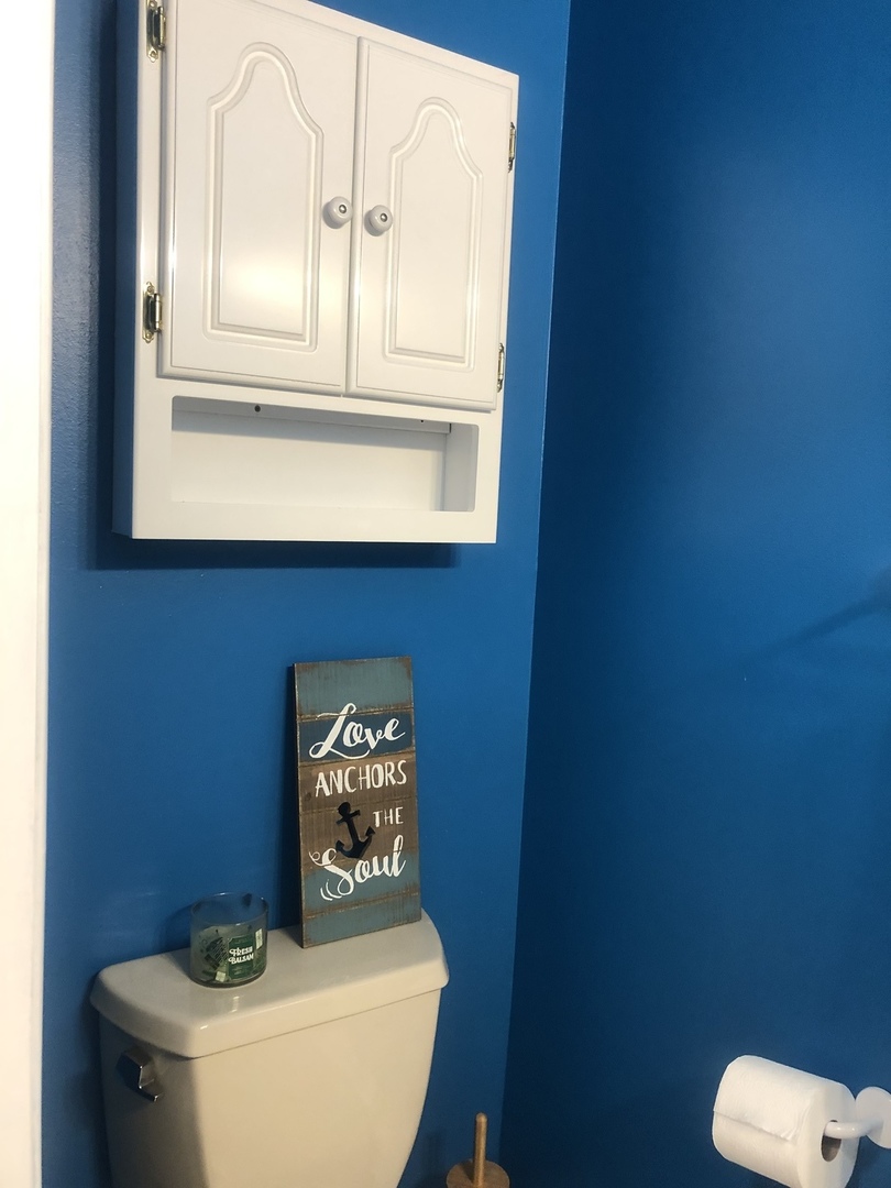 3644 Harlem Avenue Riverside, IL 60546 - Photo 26 of 35 a bathroom with a toilet