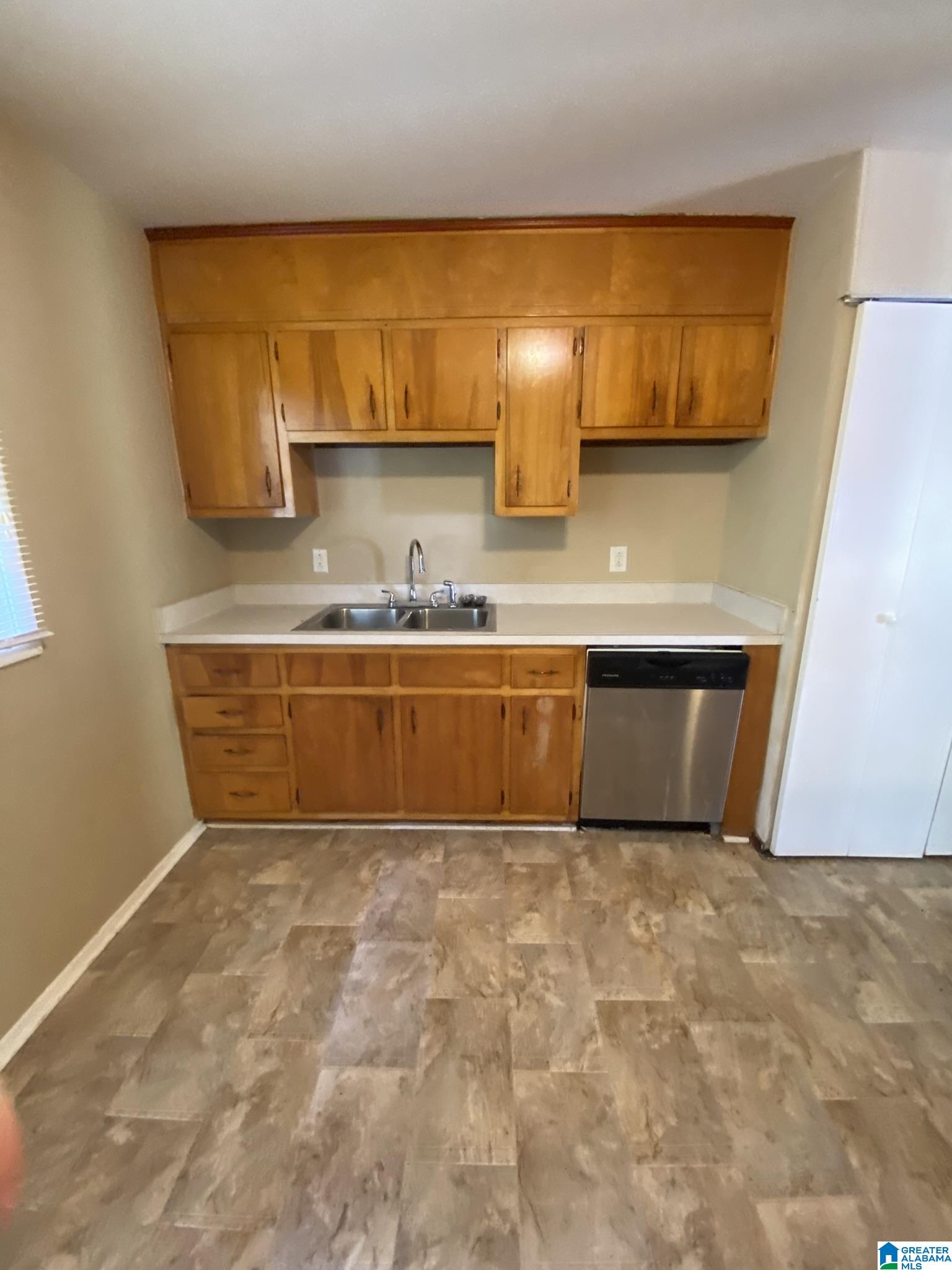 5441 Robin Circle Adamsville, AL 35005 - Photo 3 of 18