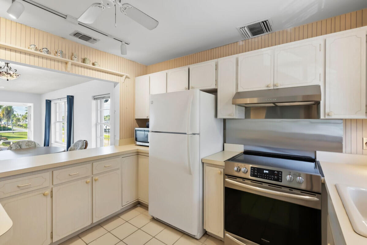 4726 Southeast Capstan Avenue, Unit 4 Stuart, FL 34997 - Photo 15 of 23 16