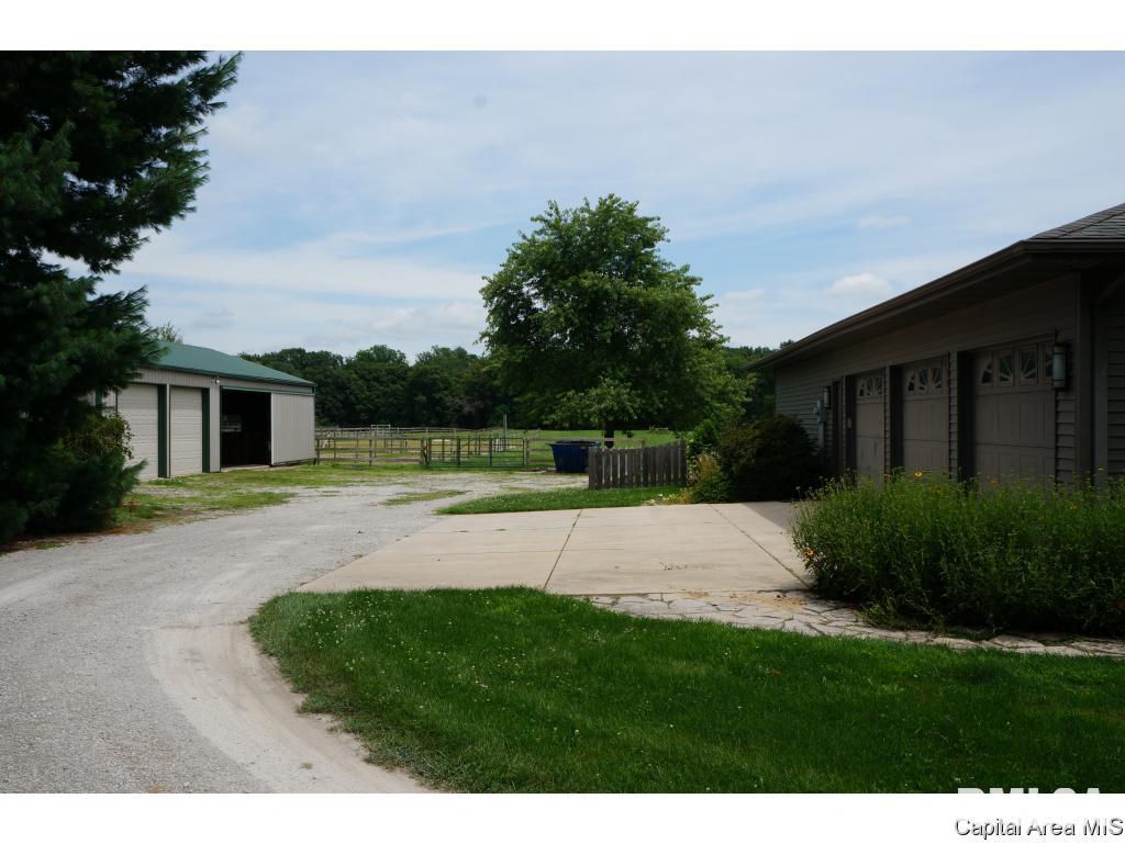 6040 Iron Bridge Road Chatham, IL 62629 - Photo 2 of 33