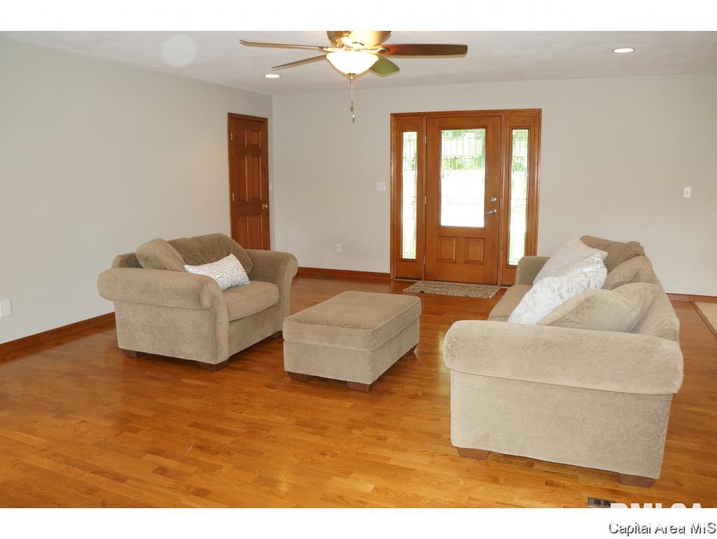 6040 Iron Bridge Road Chatham, IL 62629 - Photo 21 of 33
