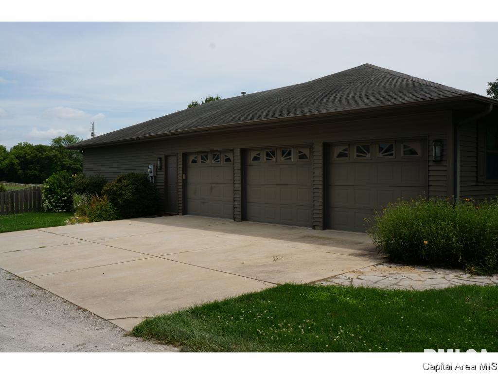 6040 Iron Bridge Road Chatham, IL 62629 - Photo 5 of 33