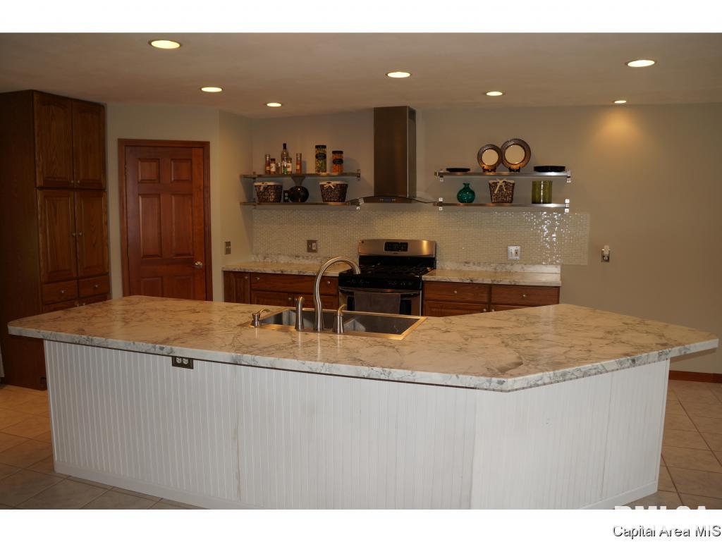 6040 Iron Bridge Road Chatham, IL 62629 - Photo 6 of 33