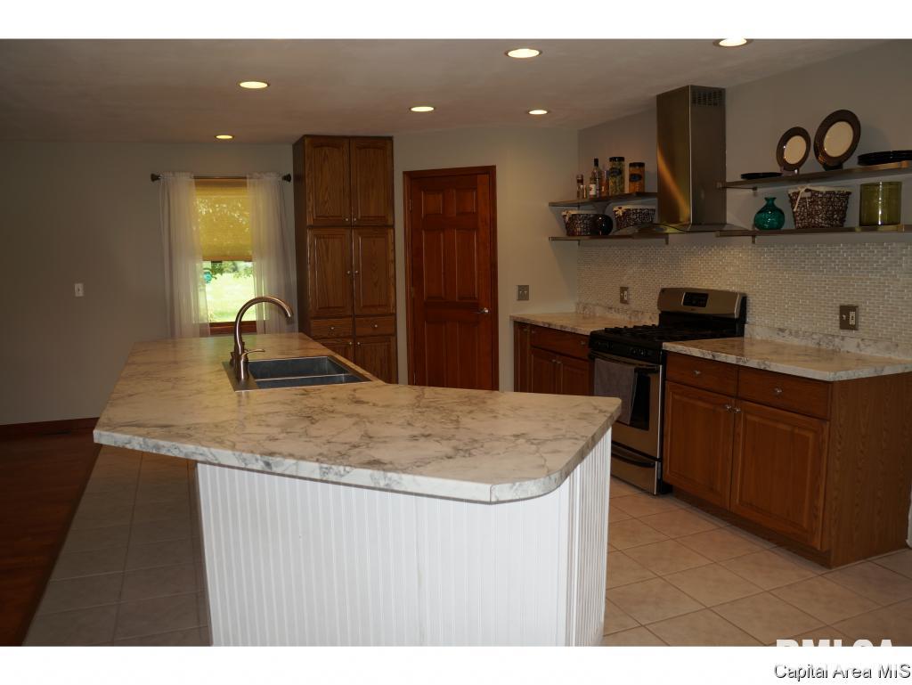 6040 Iron Bridge Road Chatham, IL 62629 - Photo 7 of 33