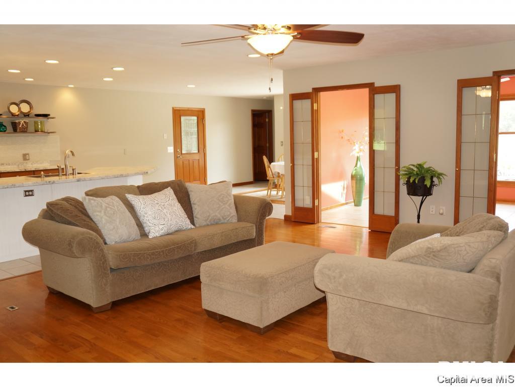 6040 Iron Bridge Road Chatham, IL 62629 - Photo 8 of 33