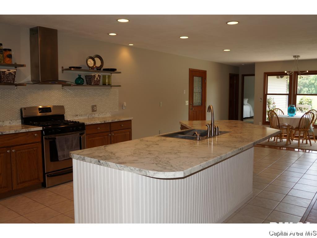6040 Iron Bridge Road Chatham, IL 62629 - Photo 9 of 33