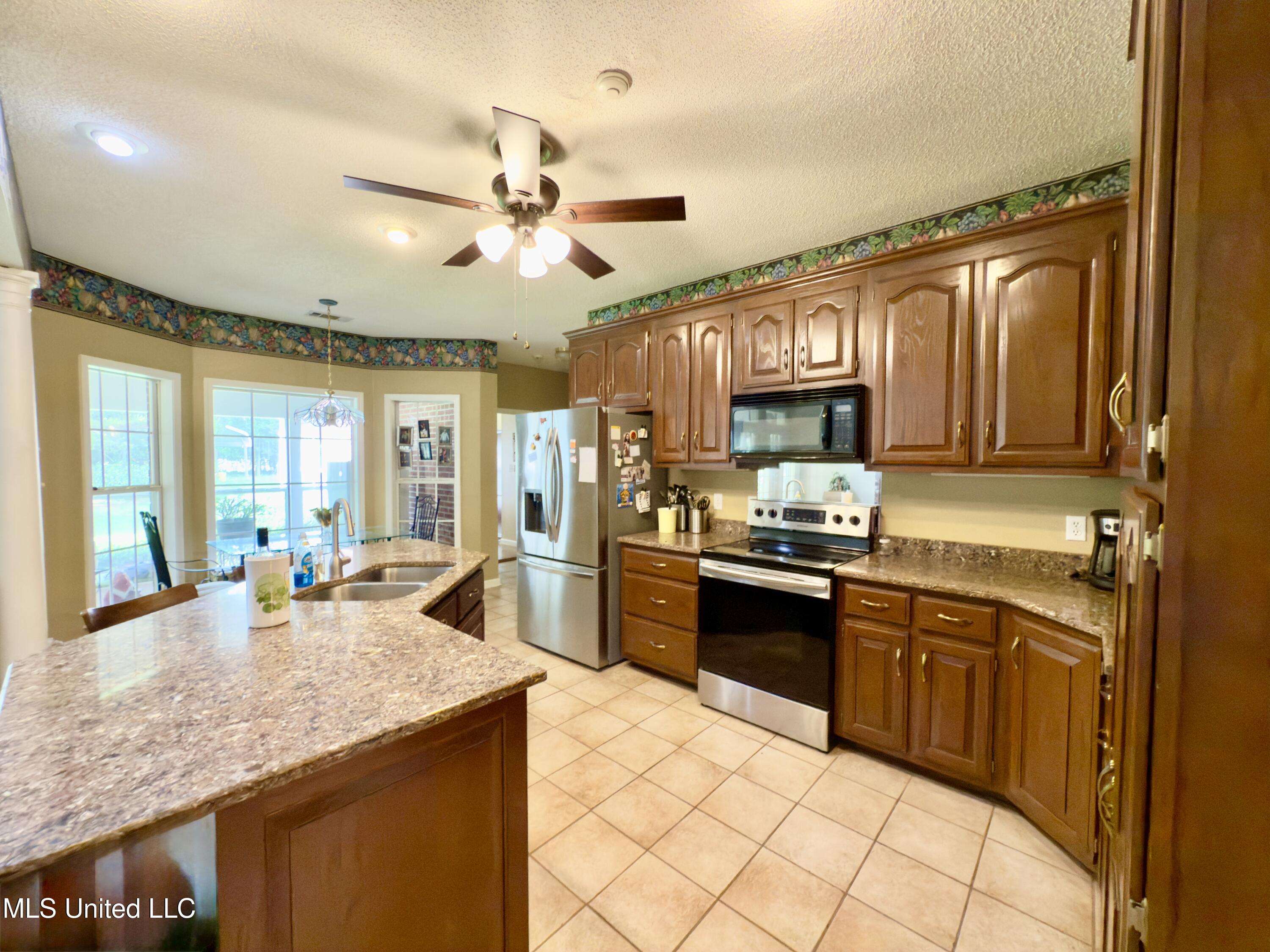 19 Peel Lane Holly Springs, MS 38635 - Photo 10 of 27 Kitchen