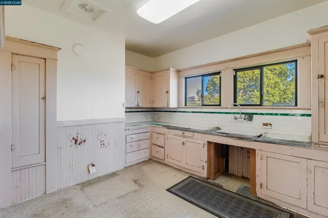 a view of livingroom with furniture and wooden floor