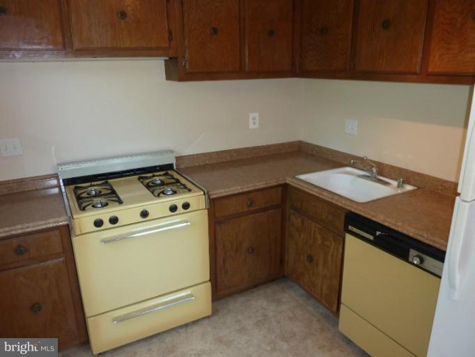 8300 Stillmeadow Road, Unit 1A Baltimore, MD 21236 - Photo 6 of 25 Kitchen