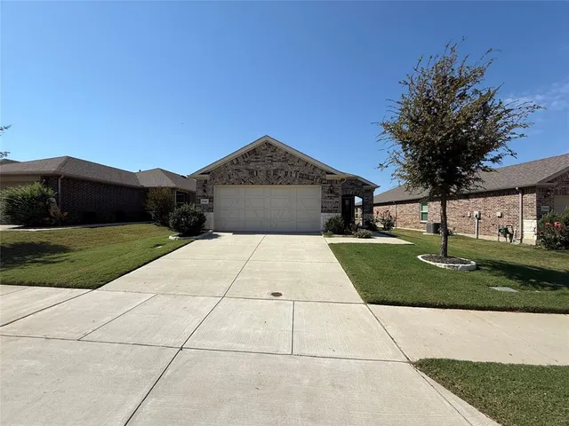 $1,975 | 7640 Parade Drive, Aubrey, TX 76227