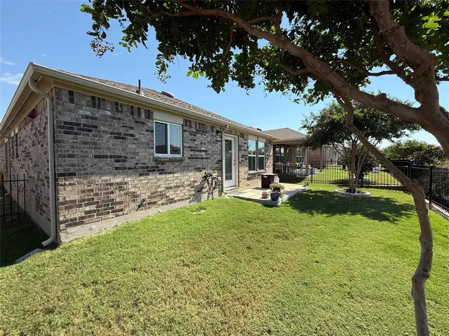 $1,975 | 7640 Parade Drive, Aubrey, TX 76227