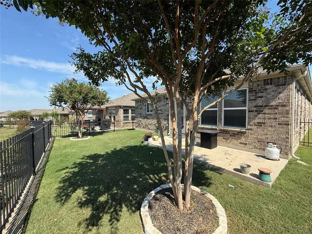 $1,975 | 7640 Parade Drive, Aubrey, TX 76227