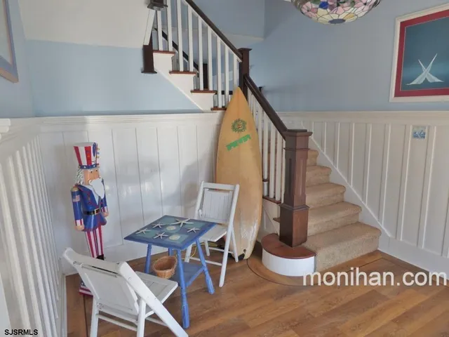 a view of entryway and hall