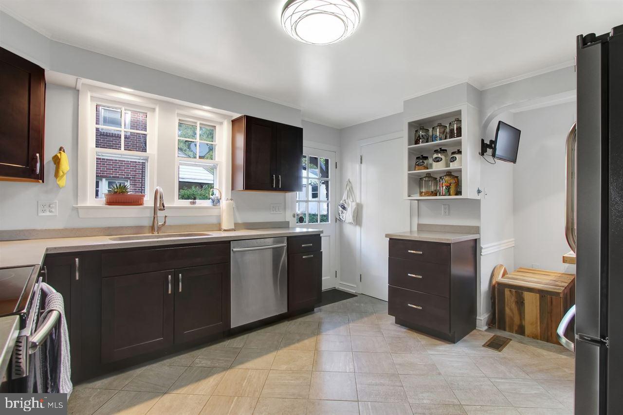 172 Irving Road York, PA 17403 - Photo 10 of 27 Gallery Image 10