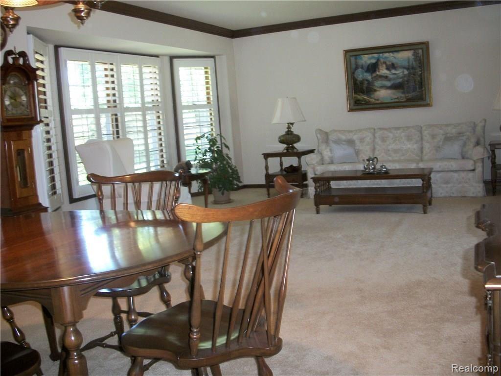 344 Lake Forest Road Rochester Hills, MI 48309 - Photo 5 of 12