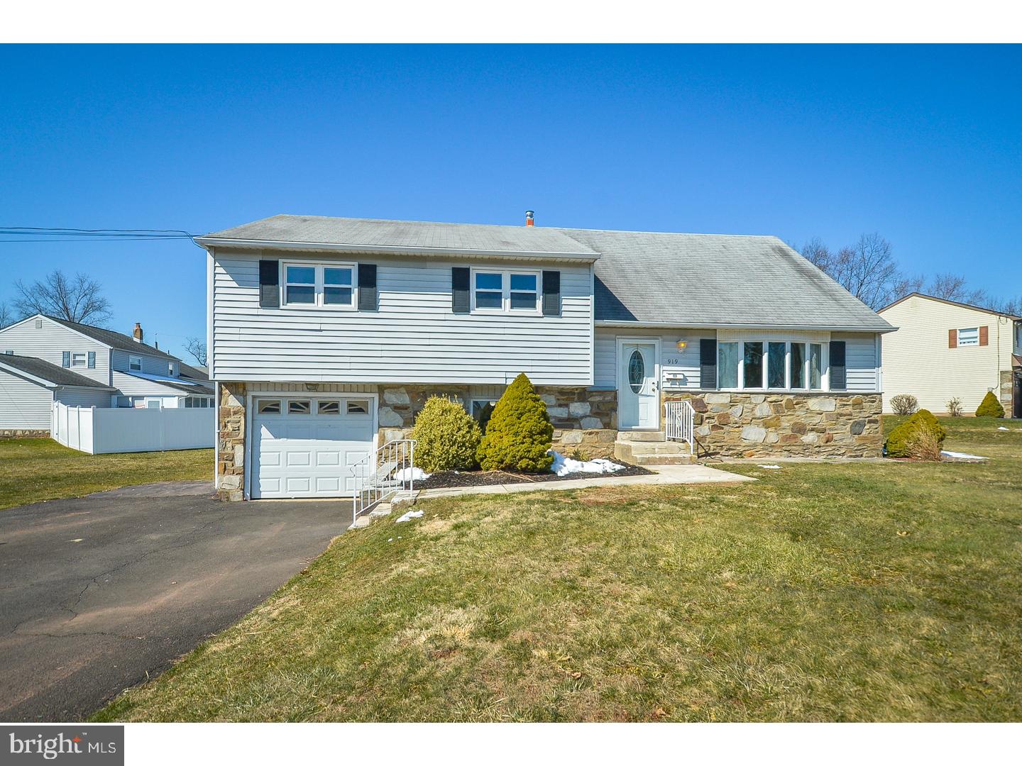 919 Hilltop Road Warminster, PA 18974 - Photo 1 of 25 Exterior Front