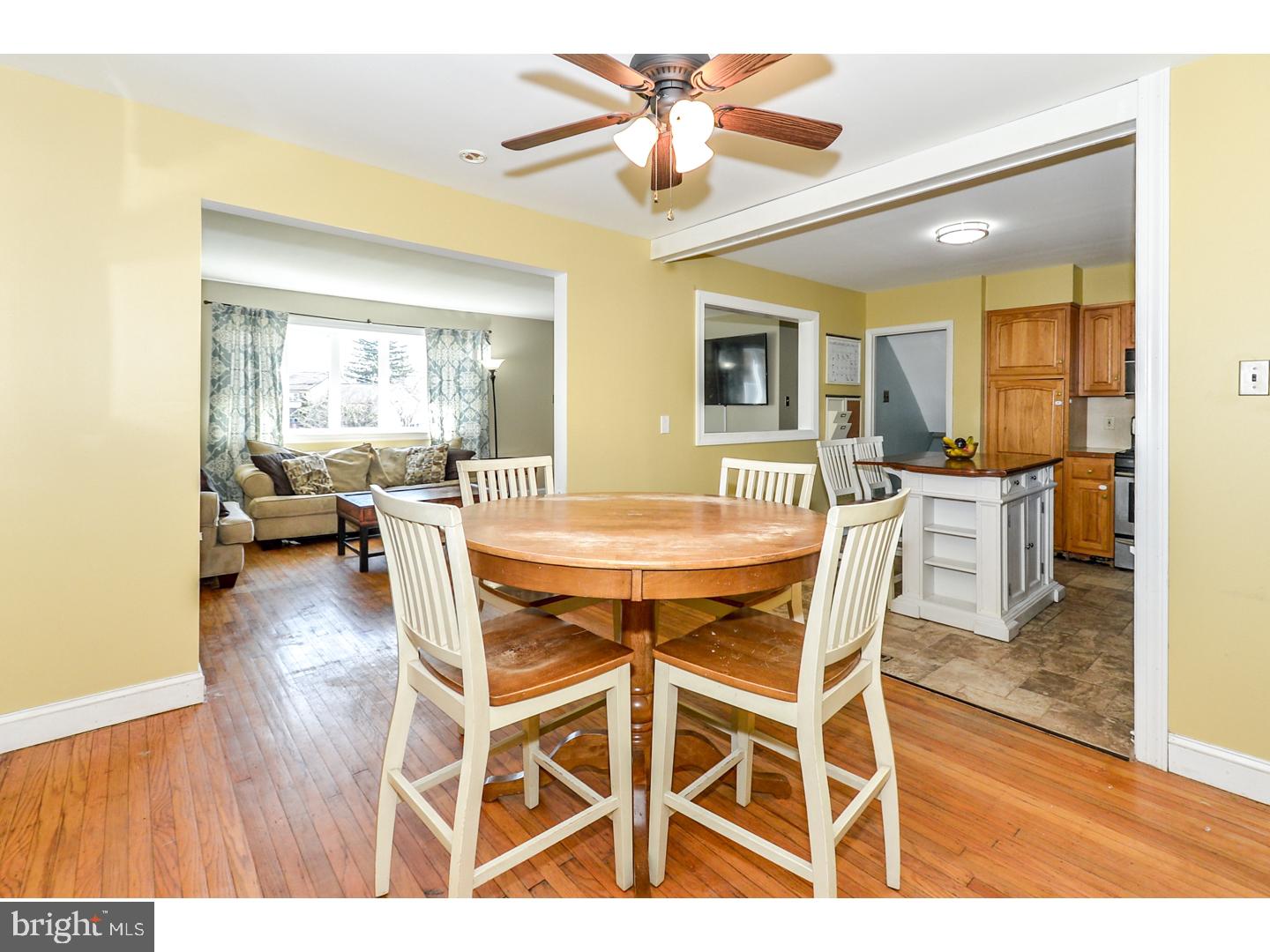 919 Hilltop Road Warminster, PA 18974 - Photo 5 of 25 Dining Room