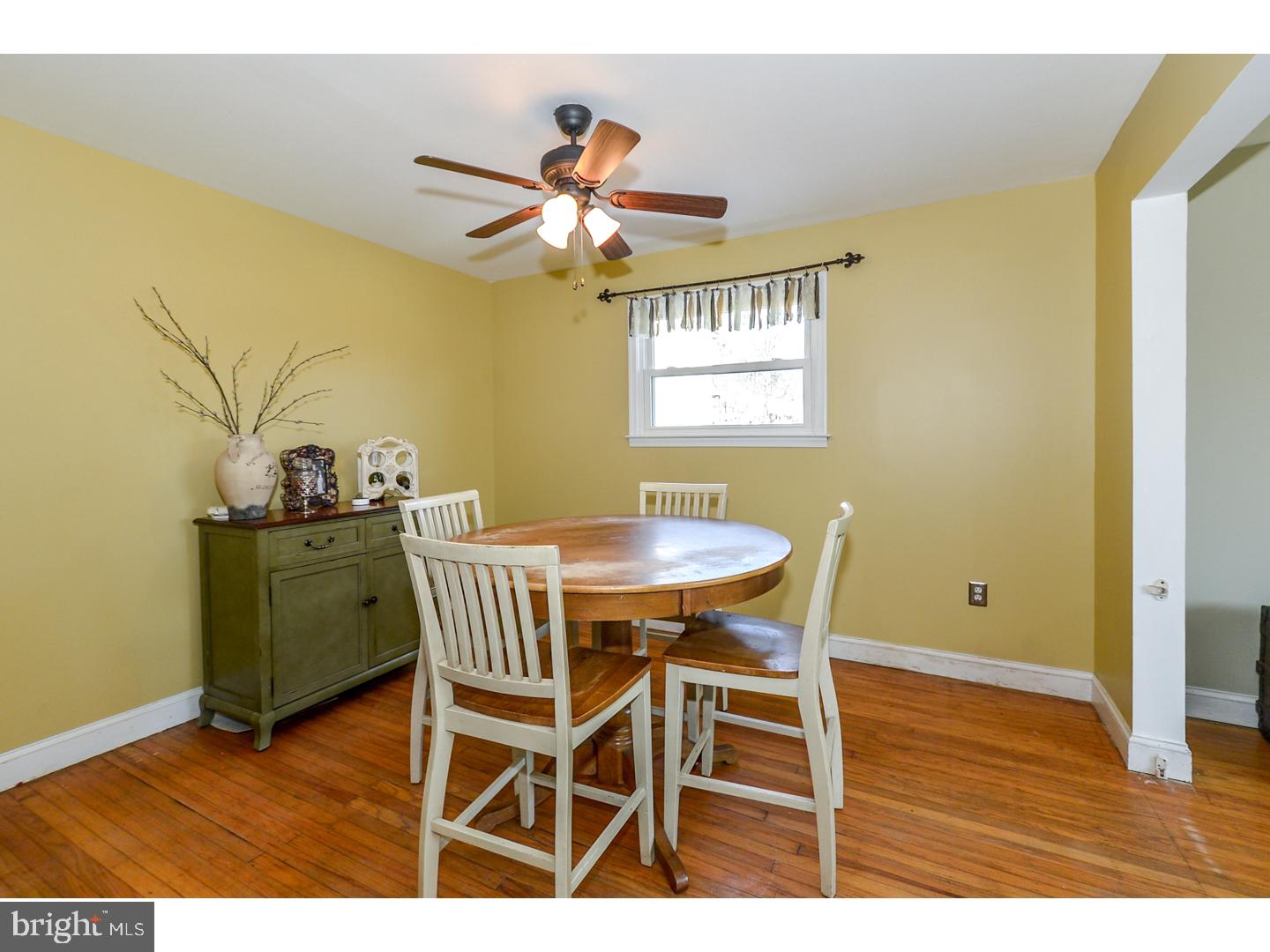 919 Hilltop Road Warminster, PA 18974 - Photo 6 of 25 Dining Room