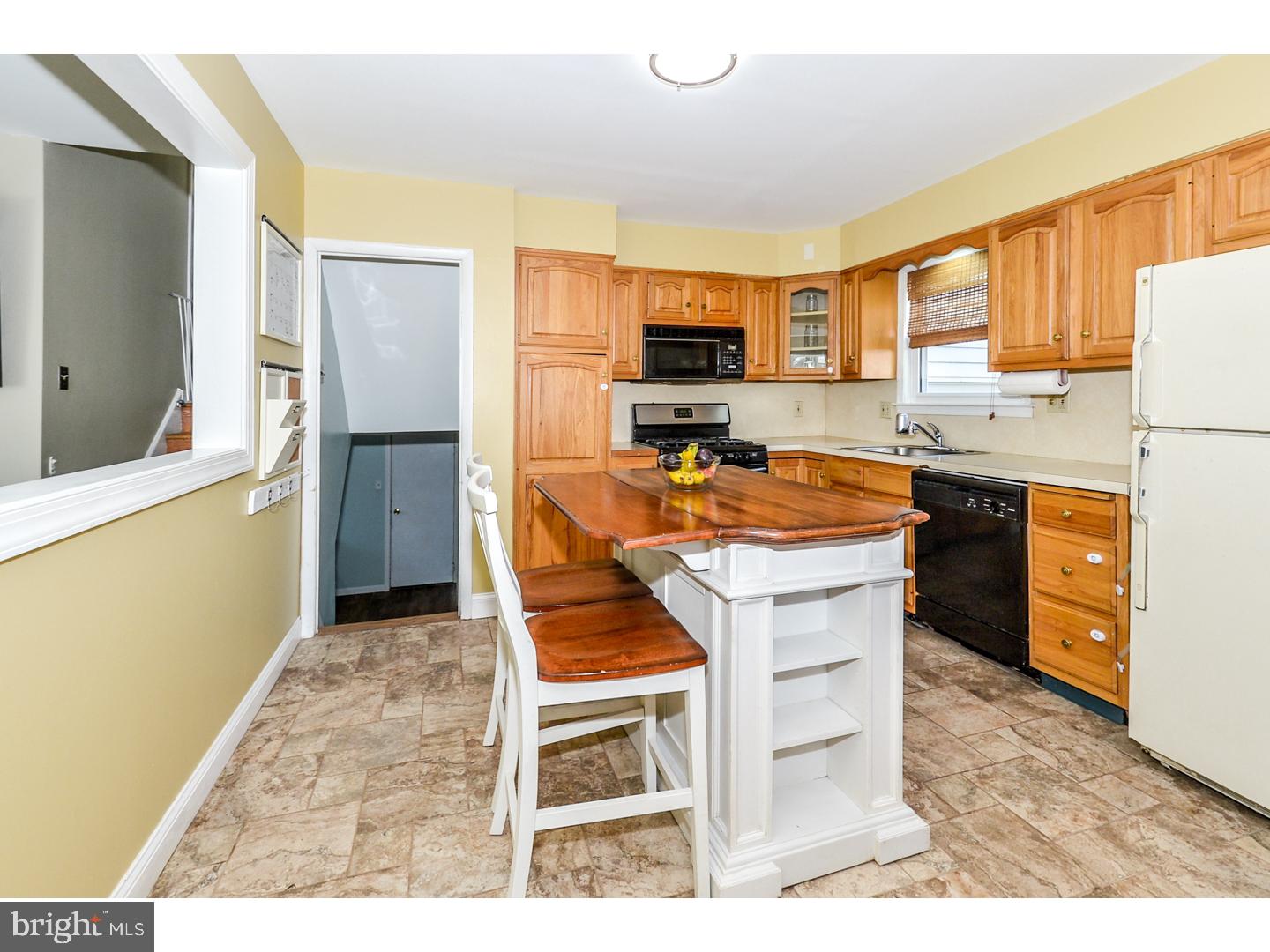 919 Hilltop Road Warminster, PA 18974 - Photo 8 of 25 Kitchen